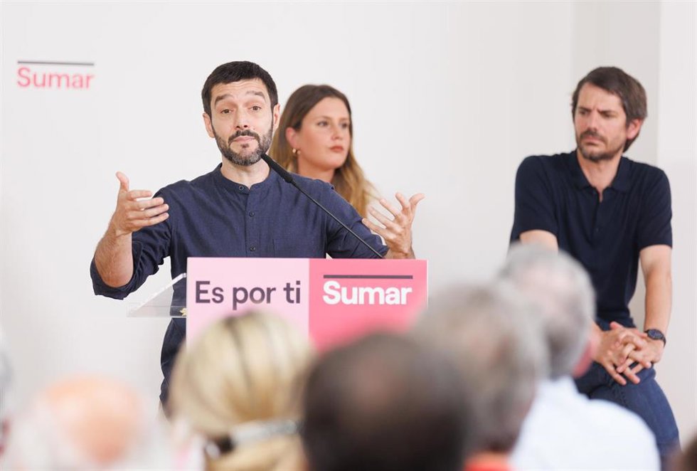 Archivo - El exdirigente de Podemos y miembros del equipo de campaña de Sumar, Pablo Bustinduy, interviene en presentación del programa electoral de Sumar para las elecciones del próximo 23 de julio, en el Espacio Larra, a 6 de julio de 2023, en Madrid