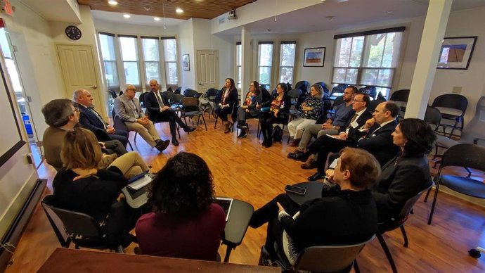 Reunión de trabajo entre el Real Colegio Complutense en Harvard y la delegación de la Universidad de Oviedo.