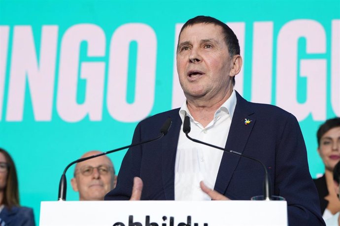 Archivo - El coordinador general de EH Bildu, Arnaldo Otegi, interviene durante el acto de cierre de campaña de EH Bildu, a 26 de mayo de 2023