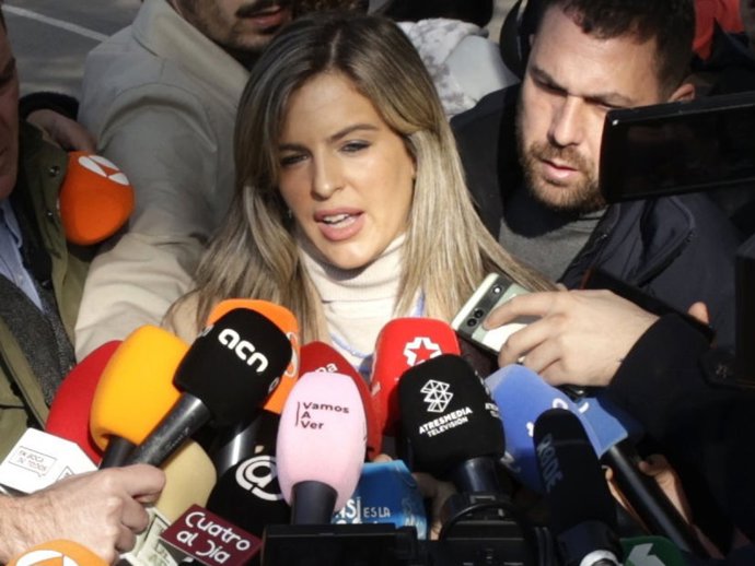 La abogada de la cantante Shakira, Miriam Company, ofrece declaraciones a los medios a su salida de la Audiencia Nacional