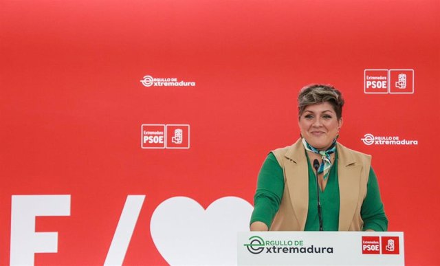 La portavoz del PSOE de Extremadura, Soraya Vega, en rueda de prensa