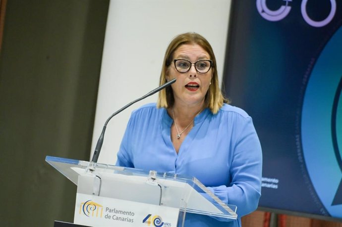 Archivo - La presidenta del Parlamento de Canarias, Astrid Pérez, en la apertura de las 'Jornadas Conecta'