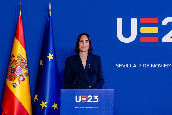 La ministra de Ciencia e Innovación en funciones, Diana Morant durante la rueda de prensa, a 7 de noviembre de 2023, en Sevilla, (Andalucía, España). La ministra de Ciencia e Innovación en funciones, Diana Morant en la reunión informal del Consejo de Co