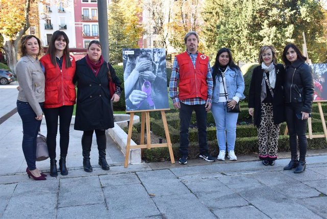 Exposición de fotografía de Cruz Roja sobre la violencia de género en la Diputación de Cuenca