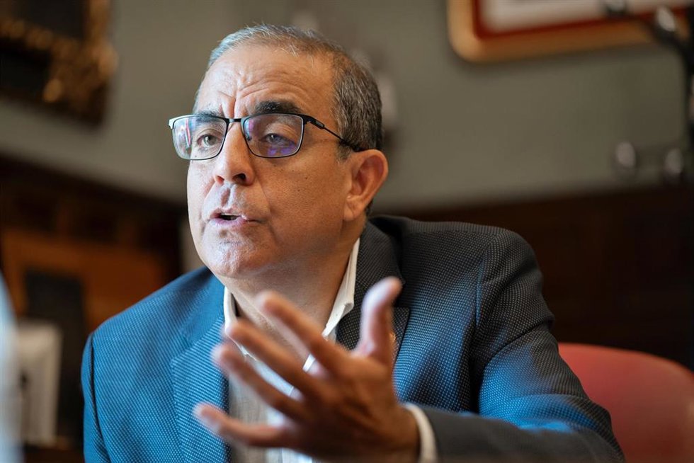 Archivo - El rector de la Universidad de Sevilla, Miguel Ángel Castro, en la sede del Rectorado, durante la entrevista concedida a Europa Press. A 11 de septiembre de 2023, en Sevilla (Andalucía, España).