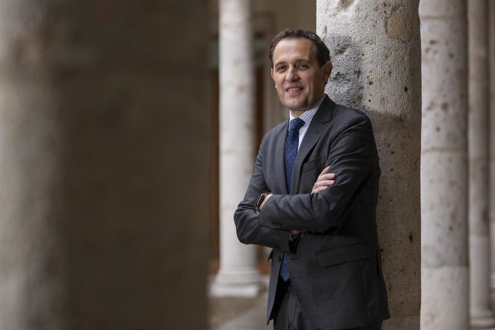 Archivo - El presidente de la Diputación y del PP de Valladolid, Conrado Íscar, posa para Europa Press, en el Palacio de Pimentel, sede de la diputación, a 30 de diciembre de 2022, en Valladolid, Castilla y León (España).