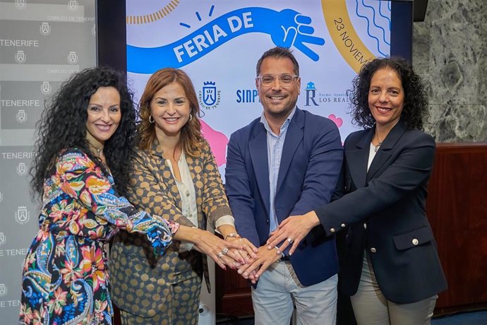 La consejera de Acción Social del Cabildo de Tenerife, Águeda Fumero, y el alcalde de Los Realejos, Adolfo González