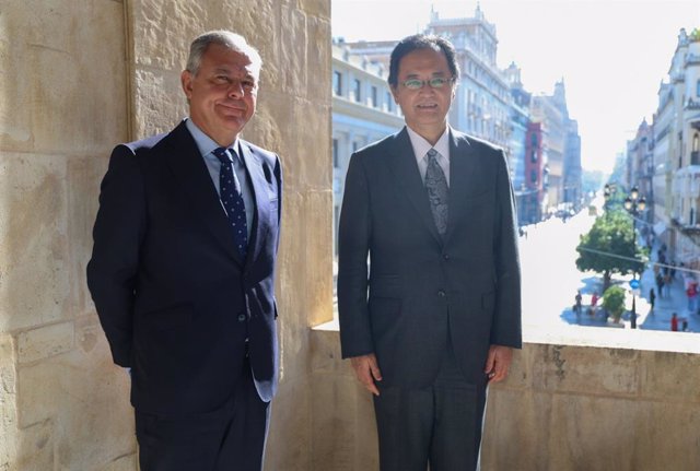Sanz recibe el embajador de Japón en la Casa Consistorial.