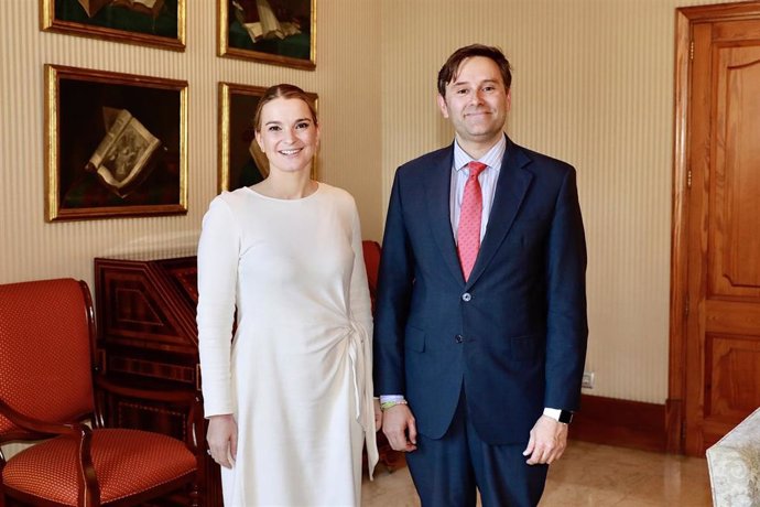 La presidenta del Govern, Marga Prohens, recibe en audiencia al presidente de la Felib, Jaume Ferriol