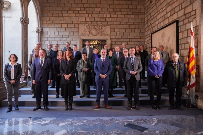 Foto de familia de los miembros del Comité Asesor de Infraestructuras de Barcelona.