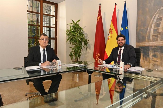 Imagen de la reunión de López Miras y Ballesta