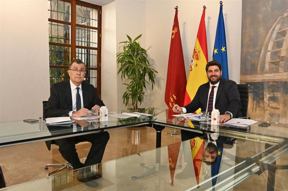 Imagen de la reunión de López Miras y Ballesta
