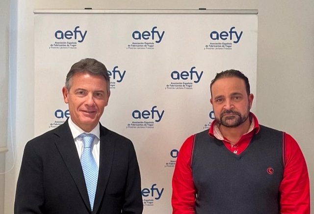 El presidente de AEFY, Antoni Brandés, y el doctor Ramón de Cangas