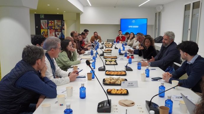 Imagen del desayuno informativo de la directiva de la Liga F con medios