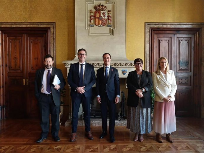 El presidente del Consell, Lloren Galmés, recibe en audiencia al vicepresidente del Govern, Antoni Costa