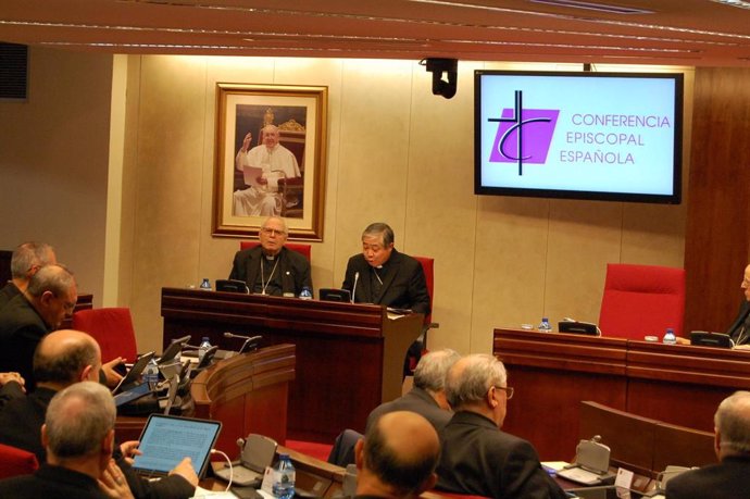 El nuncio del Papa en España, Bernardito Auza, en la asamblea plenaria de la CEE.