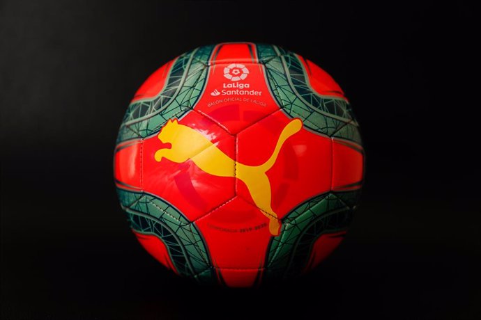 Archivo - Un balón de fútbol