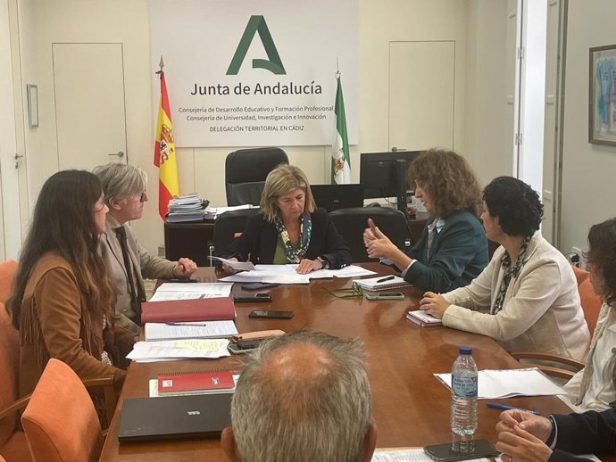 Paredes con la alcaldesa de Olvera.