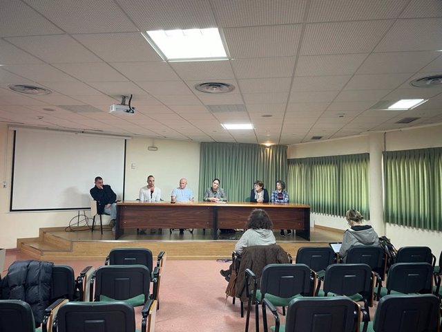 El Sindicato Labrego Galego-Comisións Labregas, durante la rueda de prensa convocada este lunes 20 de noviembre en Lugo para denunciar la industrialización de la IXP Ternera Gallega Suprema.