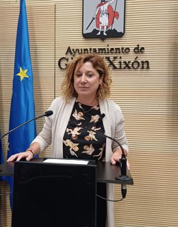 Archivo - Carmen Eva Pérez, concejala del Grupo Municipal Socialista de Gijón.