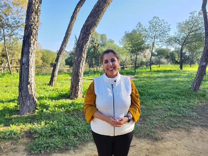 Alcalá de Guadaíra presenta una jornada de reforestación en el parque de Oromana con una nueva plantación de 89 ejemplares de pinos.