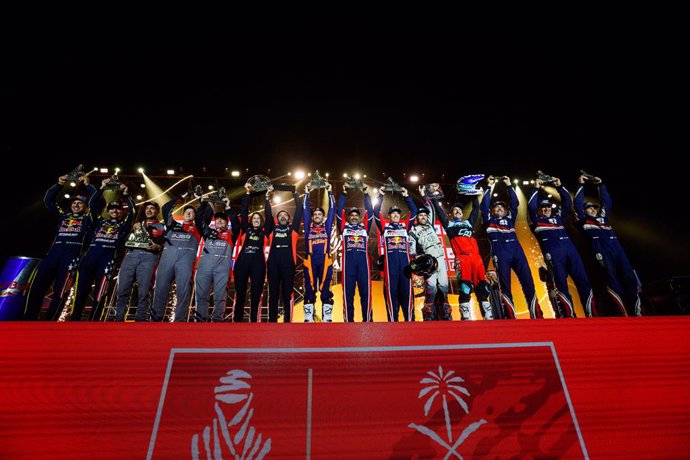 Archivo - All the winners on the podium during the Podium Finish of the Dakar 2023 in Damman, on January 15, 2023 in Damman, Saudi Arabia - Photo Frédéric Le Floch / DPPI