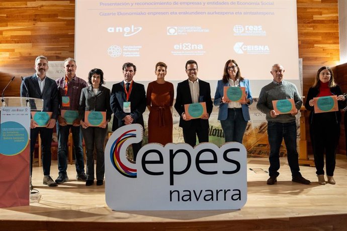La presidenta del Gobierno de Navarra, María Chivite, y el presidente de CEPES Navarra, Ignacio Ugalde, participan en un acto en Pamplona por el Día de la Economía Social.
