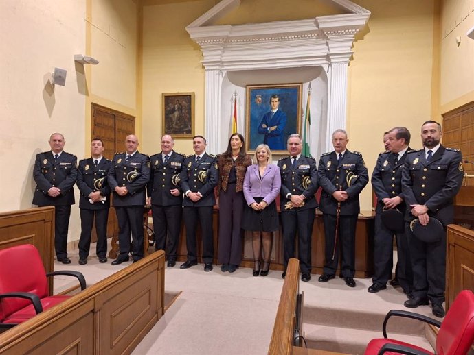 Foto de familia de la toma de posesión de Francisco Bastía toma posesión como nuevo comisario de la Policía Nacional en Écija