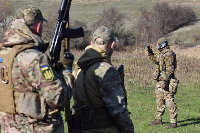 November 13, 2023, Zaporizhzhia, Ukraine: Ukrainian infantrymen train with military instructor to upgrade combat skills in Zaporizhzhia. Ukraine's government is looking for ways to make its people sign up for military service more palatable. The Digital