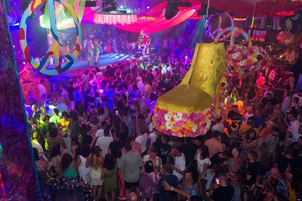 Archivo - Decoración y vista general de la fiesta Flower Power en la discoteca Pacha Ibiza.