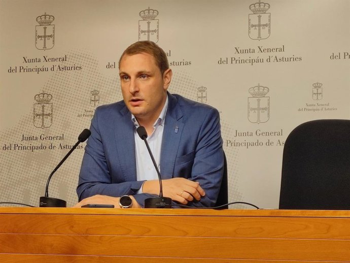 Archivo - El diputado de Foro en la Junta General, Adrián Pumares