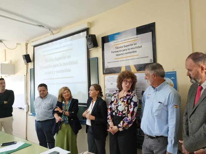 Paredes en el IES Sancti Petri de San Fernando.