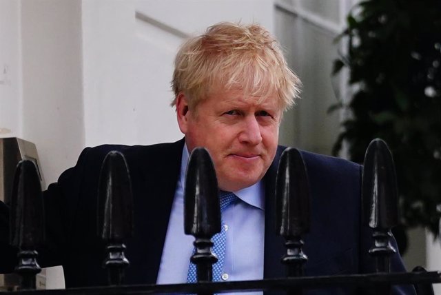 Archivo - 22 March 2023, United Kingdom, London: Former UK prime minister Boris Johnson leaves his home in London. Johnson will give evidence as to whether he knowingly misled Parliament over the party gate at a hearing of the Commons Privileges Committee