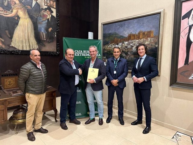 Caja Rural de Extremadura y Fedexcaza firman un convenio de colaboración para impulsar el sector cinegético en la región