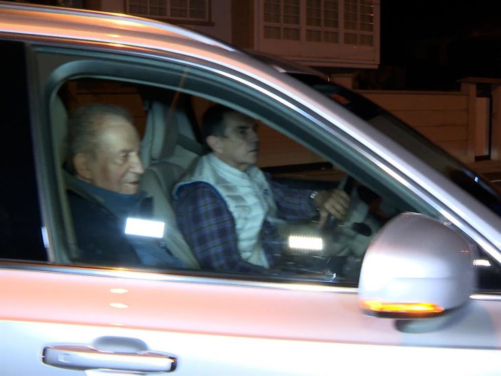 EL REY JUAN CARLOS LLEGA A CASA DE PEDRO CAMPOS EN SANXENXO