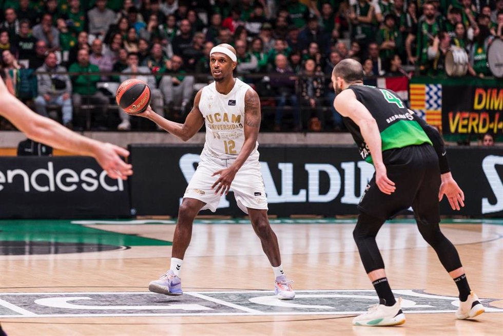 Archivo - Thad McFadden con el UCAM Murcia