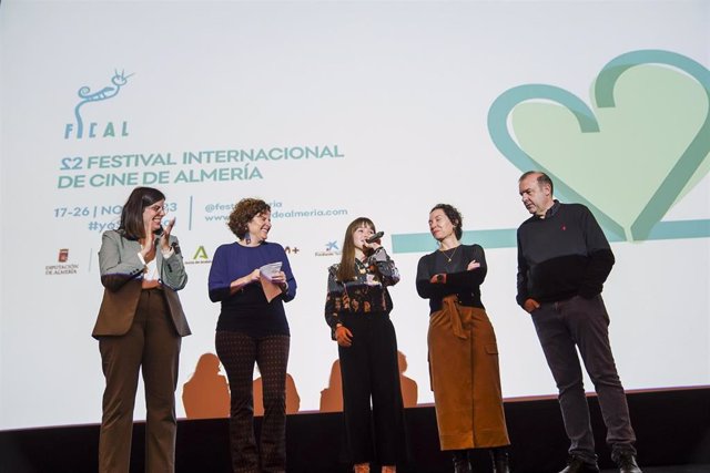 La actriz Luna Fulgencio presenta ‘A todo tren 2’ ante colectivos vulnerables de la mano de FICAL y Fundación 'La Caixa'