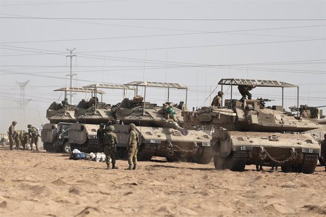 Carros de combate israelíes en Gaza