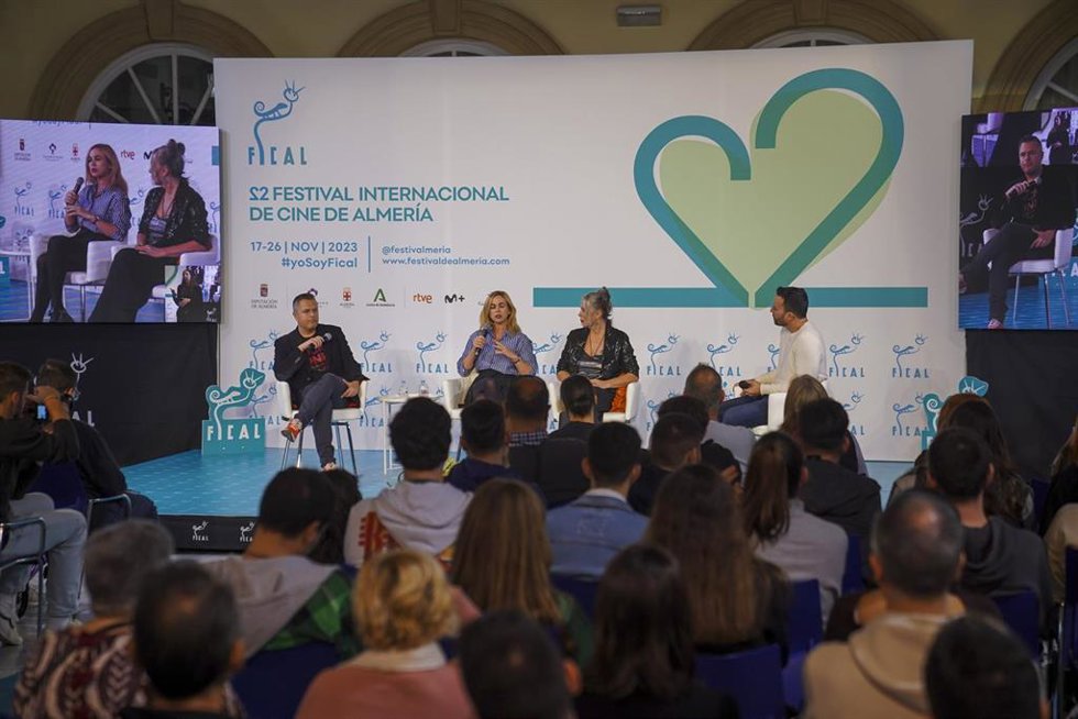 Mresa redonda sobre el mundo de las series en Fical