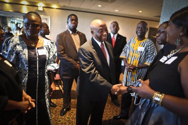 Archivo - Imagen de archivo del presidente electo de Liberia, Joseph Boakai, durante un encuentro con la comunidad local liberiana en su época de vicepresidente