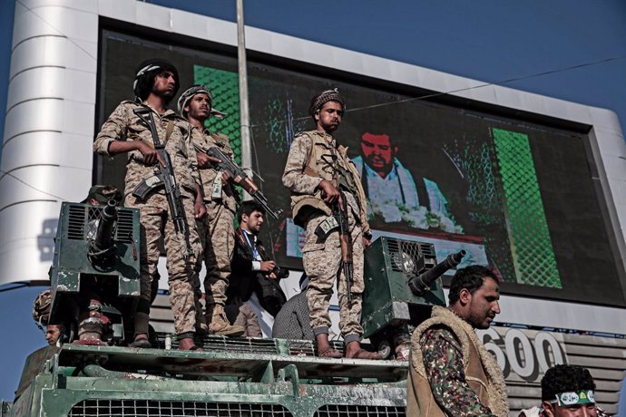 Archivo - 18 October 2021, Yemen, Sanaa: Soldiers loyal to Houthi rebels stand guard during a celebration marking the anniversary of the birth of Islam's Prophet Muhammad (Mawlid al-Nabi) in Sanaa. Photo: Hani Al-Ansi/dpa