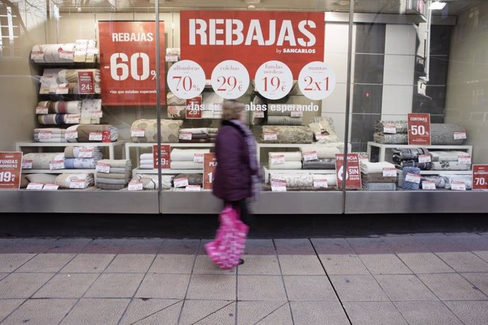 Archivo - Establecimiento en rebajas.