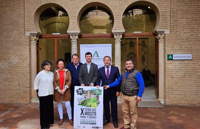 Presentación de la X Feria del mosto, vinos, licores y productos ibéricos de Constantina en la Delegación del Gobierno en Sevilla.