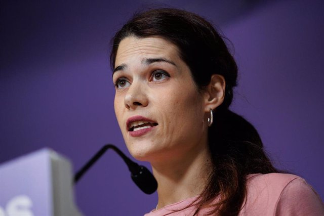 Archivo - La portavoz de Podemos, Isa Serra, ofrece una rueda de prensa en la sede de Podemos.