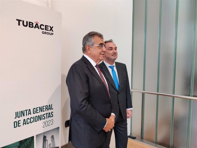 Archivo - El presidente de Tubacex, Francisco Javier García Sanz, y el CEO de la compañía, Jesús Esmorís.