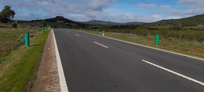 Balizas disuasorias en la carretera EX-206