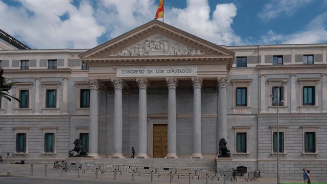 Archivo - Fachada del Congreso de los Diputados, en Madrid (España).