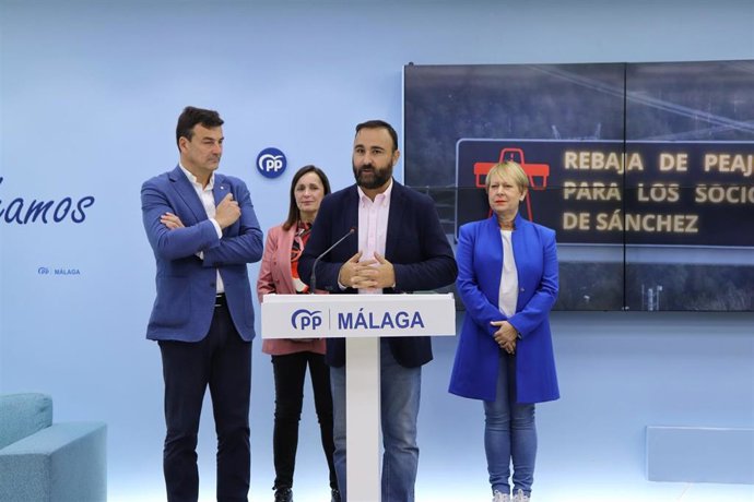 Diputado nacional por el PP de Málaga Mario Cortés en rueda de prensa