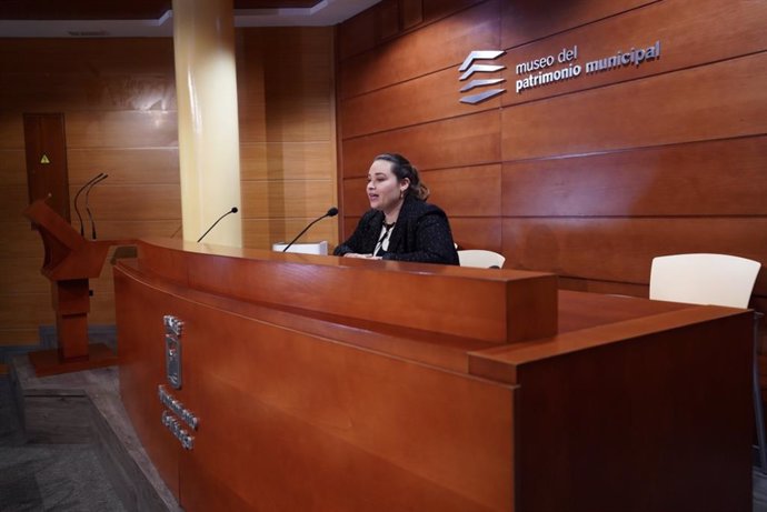 La concejala delegada del distrito, Mercedes Martín, en rueda de prensa