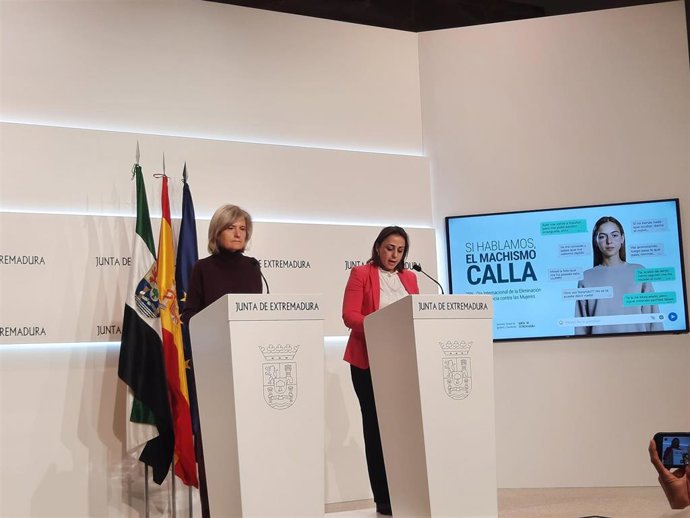 La portavoz de la Junta, Victoria Bazaga, y la secretaria general de Igualdad y Conciliación, Ara Sánchez, en rueda de prensa tras el Consejo de Gobierno autonómico